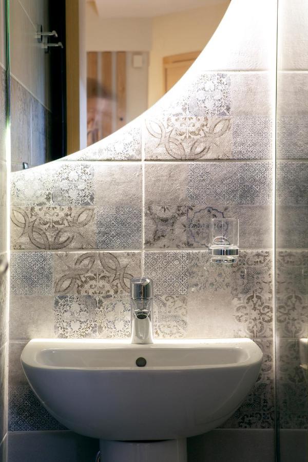 Designer Apartments Close To The Center + Free Parking เทสซาโลนิกิ ภายนอก รูปภาพ
